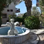 Aparthotel Anna 4*