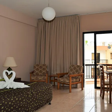 Anna Aparthotel 3*