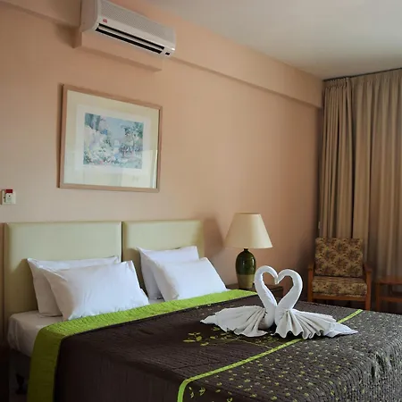 Anna Aparthotel 3*