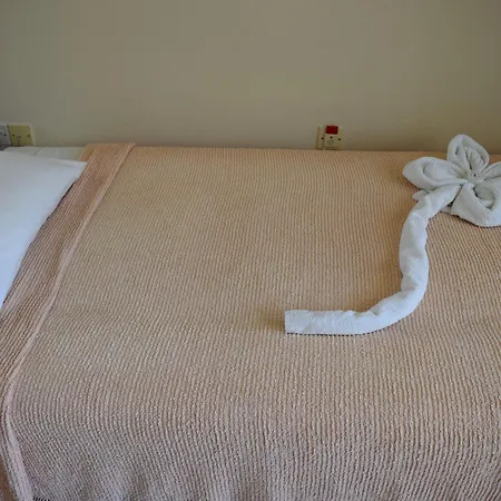 Anna Apartahotel