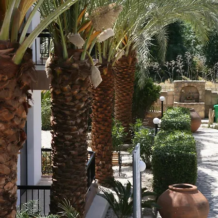 Apartahotel Anna 3*
