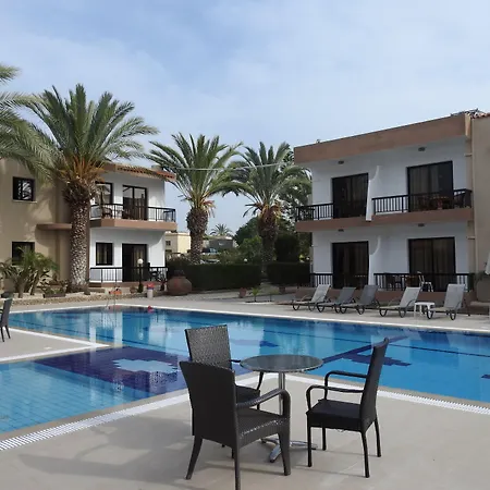 Aparthotel Anna 4*