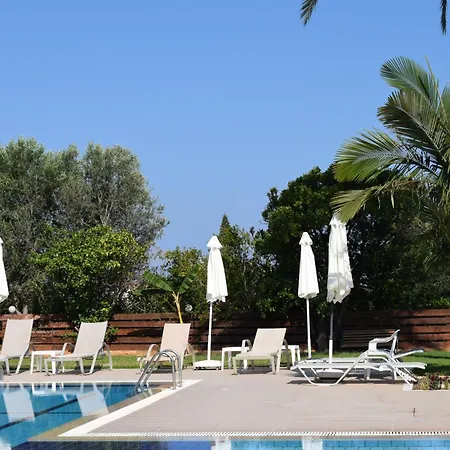 Aparthotel Anna 4*
