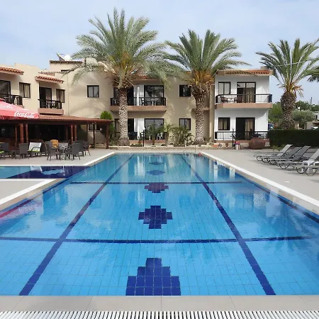 Anna Apartahotel 3*