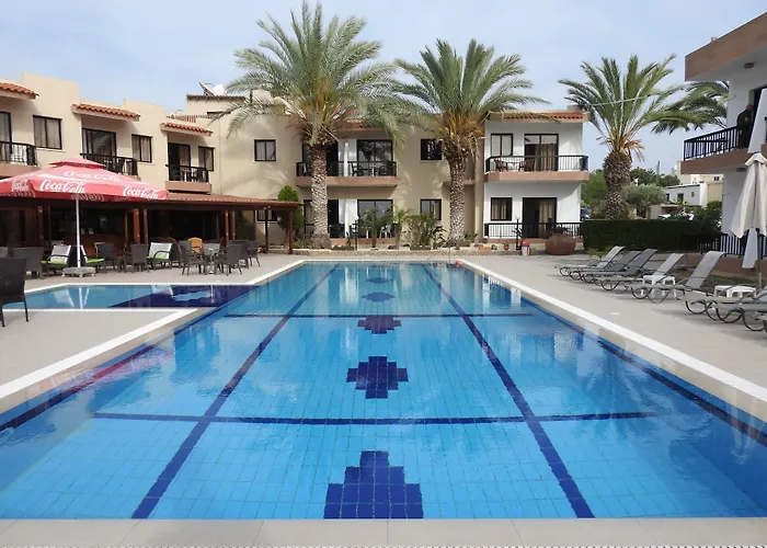 Apartahotel Anna Kissonerga