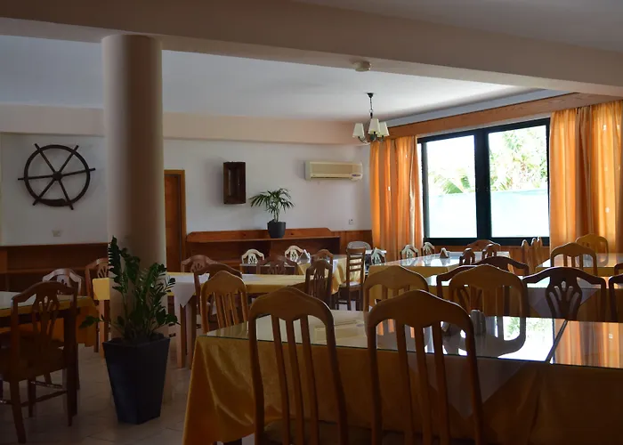 Apartahotel Anna Kissonerga