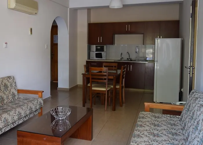 Apartahotel Anna Kissonerga