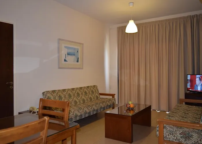 Apartahotel Anna Kissonerga