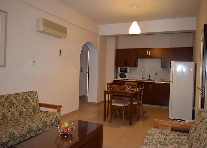 Apartahotel Anna Kissonerga